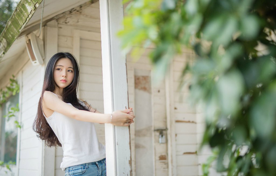 交朋友不求多，只求善，只求真。真正了解自己的，会陪着我们哭，陪着我们笑。天空中的雨滴，只因志同道合，真情相见，才能汇集成河，奔突于大地之上。做人需淡泊，方能无忧；交人要真诚，才能长久。